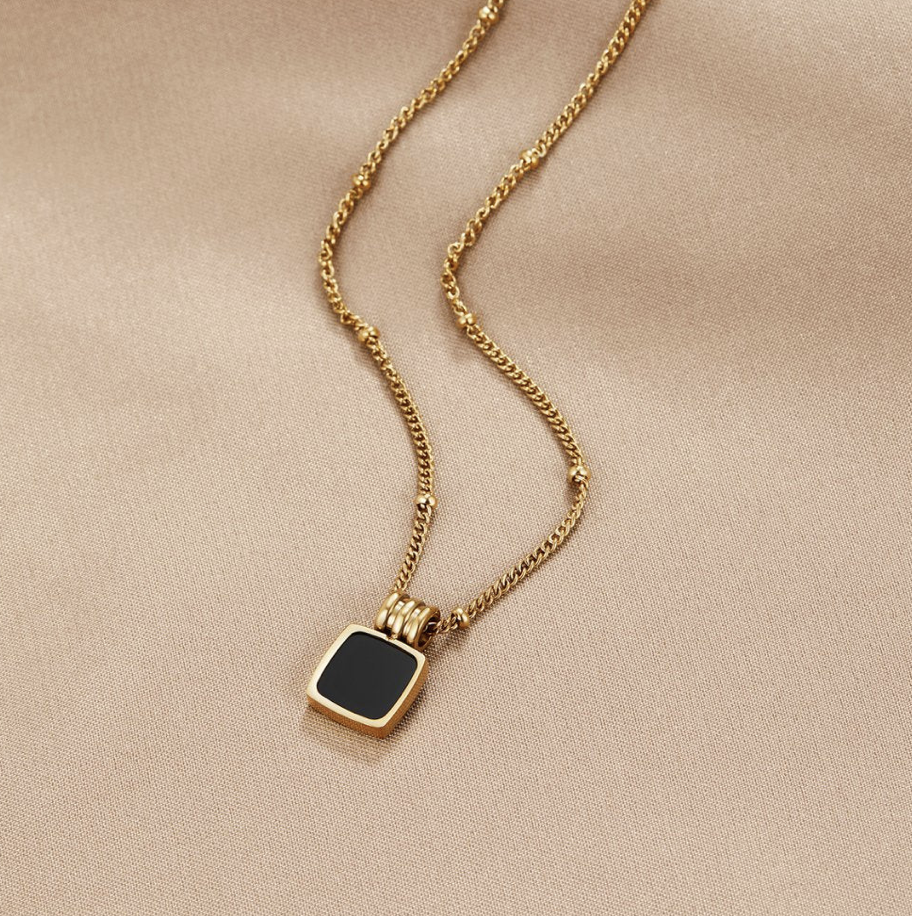 Collier pendentif noir Lucia