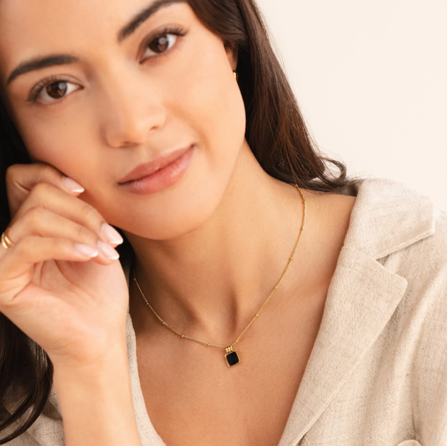 Collier pendentif noir Lucia