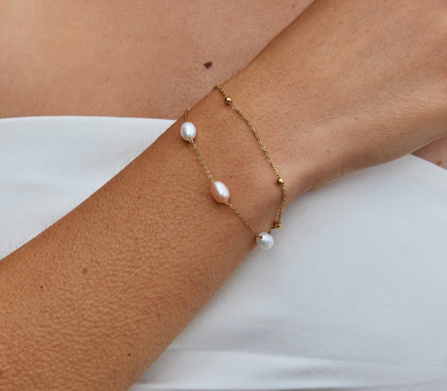 Bracelet à plusieurs rangs en perles d’eau douce