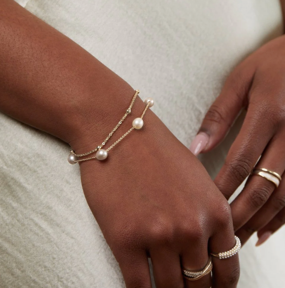 Bracelet à plusieurs rangs en perles d’eau douce