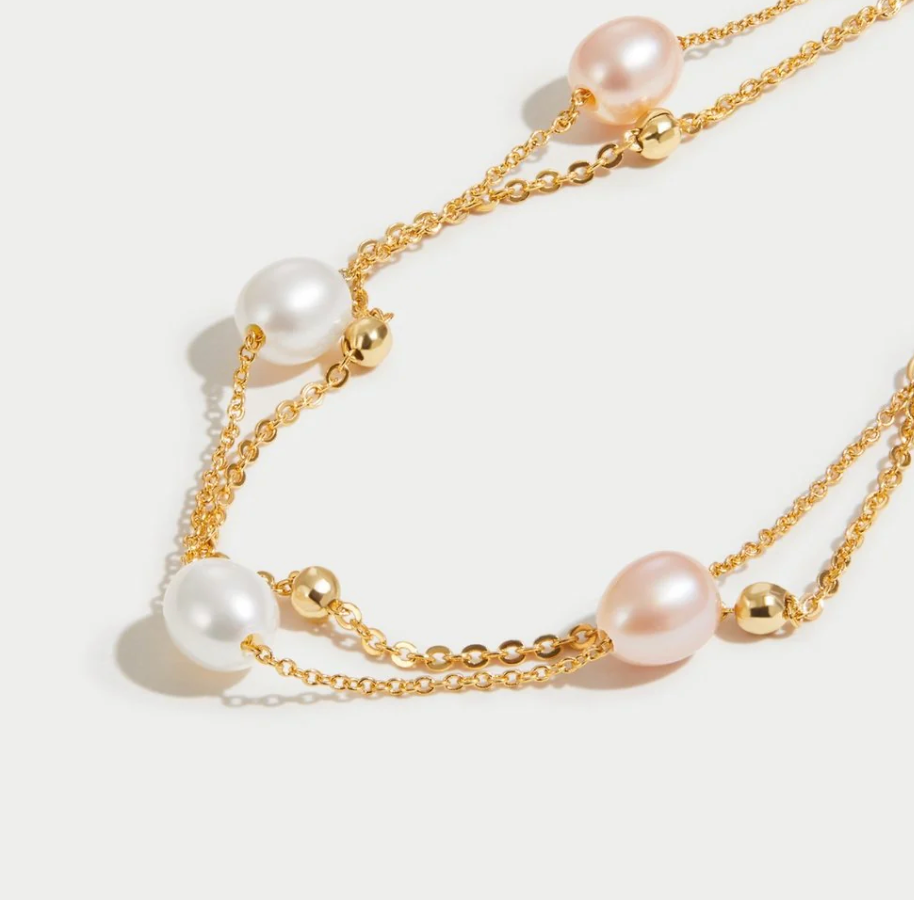 Bracelet à plusieurs rangs en perles d’eau douce