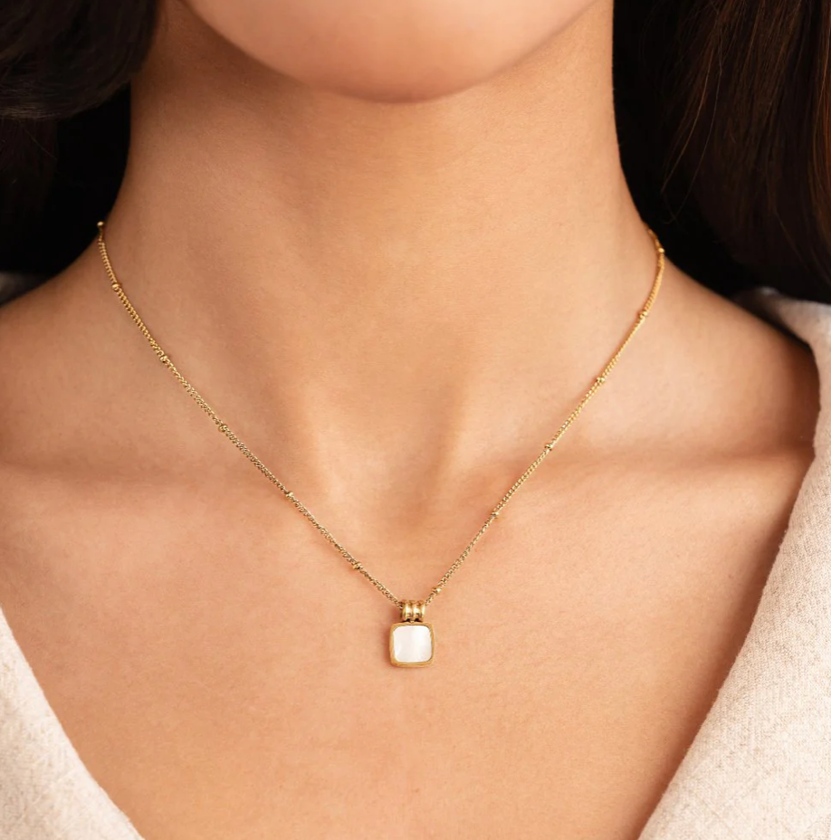 Collier pendentif noir Lucia