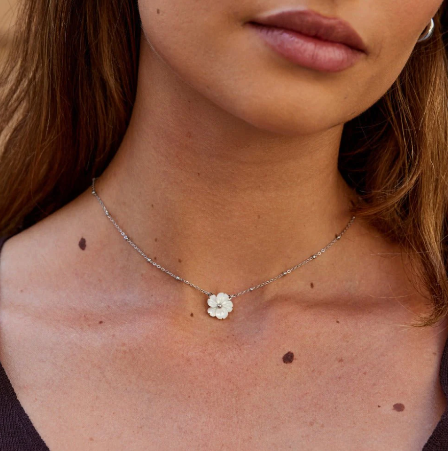 Collier Fleur Blossom blanche